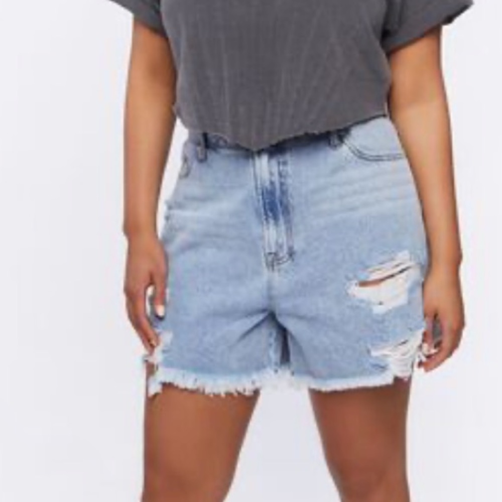 Forever 21 Plus Size Shorts Frayed Denim Mom Shorts 18” NWOT - Picture 2 of 11